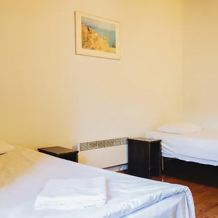 Uus 3 Hostel