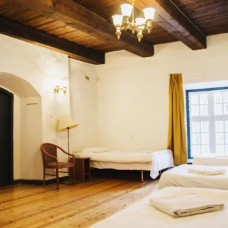 Uus 3 Hostel