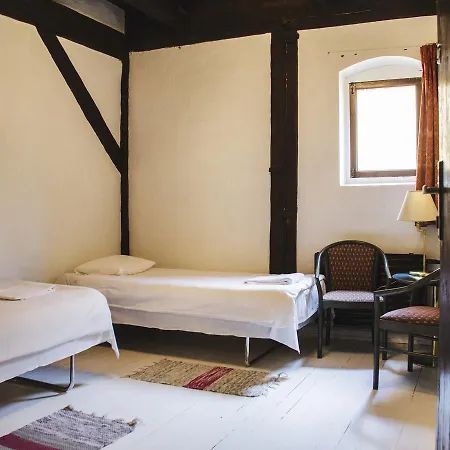Hostel Uus 3 *