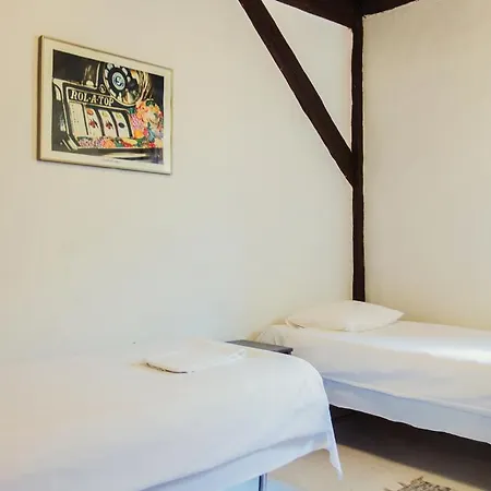 Uus 3 Hostel